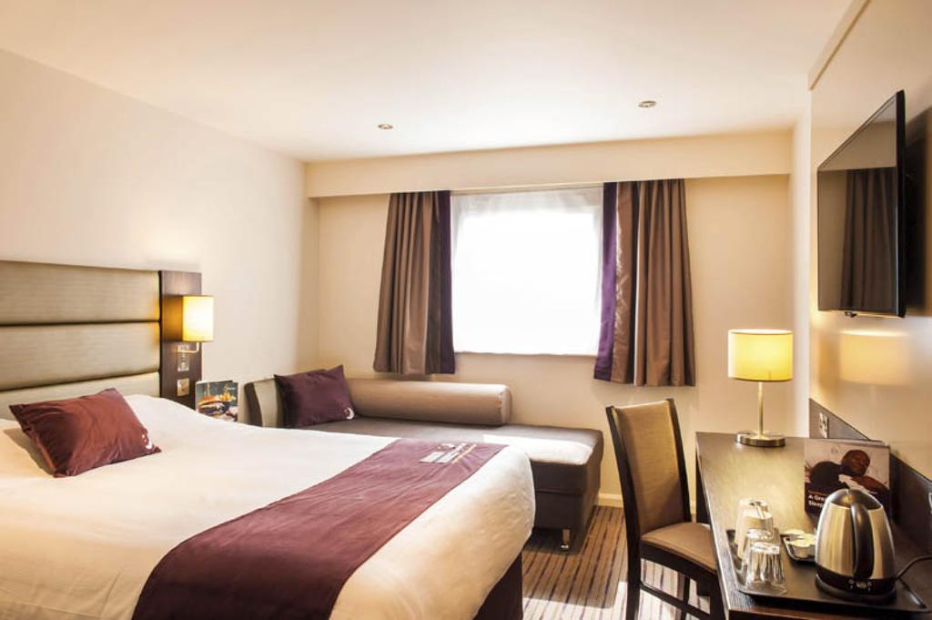 Premier Inn London เบกซ์ลีย์ฮีธ ภายนอก รูปภาพ