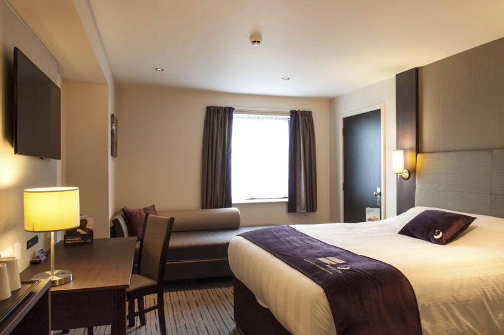 Premier Inn London เบกซ์ลีย์ฮีธ ภายนอก รูปภาพ