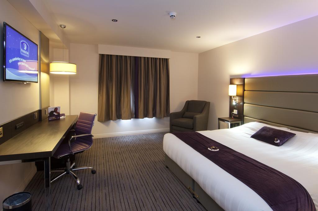 Premier Inn London เบกซ์ลีย์ฮีธ ภายนอก รูปภาพ