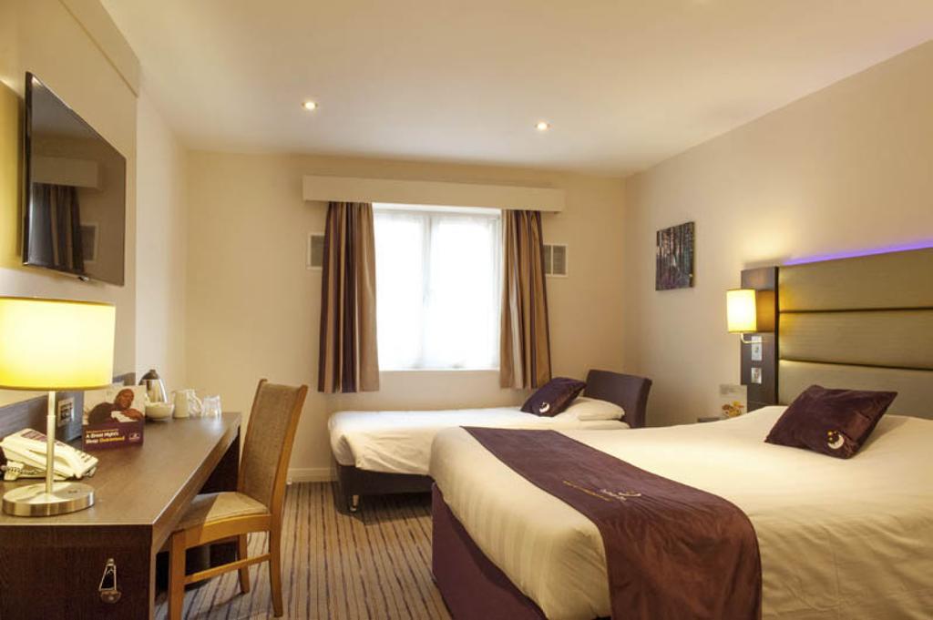 Premier Inn London เบกซ์ลีย์ฮีธ ภายนอก รูปภาพ