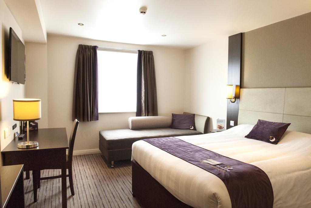 Premier Inn London เบกซ์ลีย์ฮีธ ภายนอก รูปภาพ