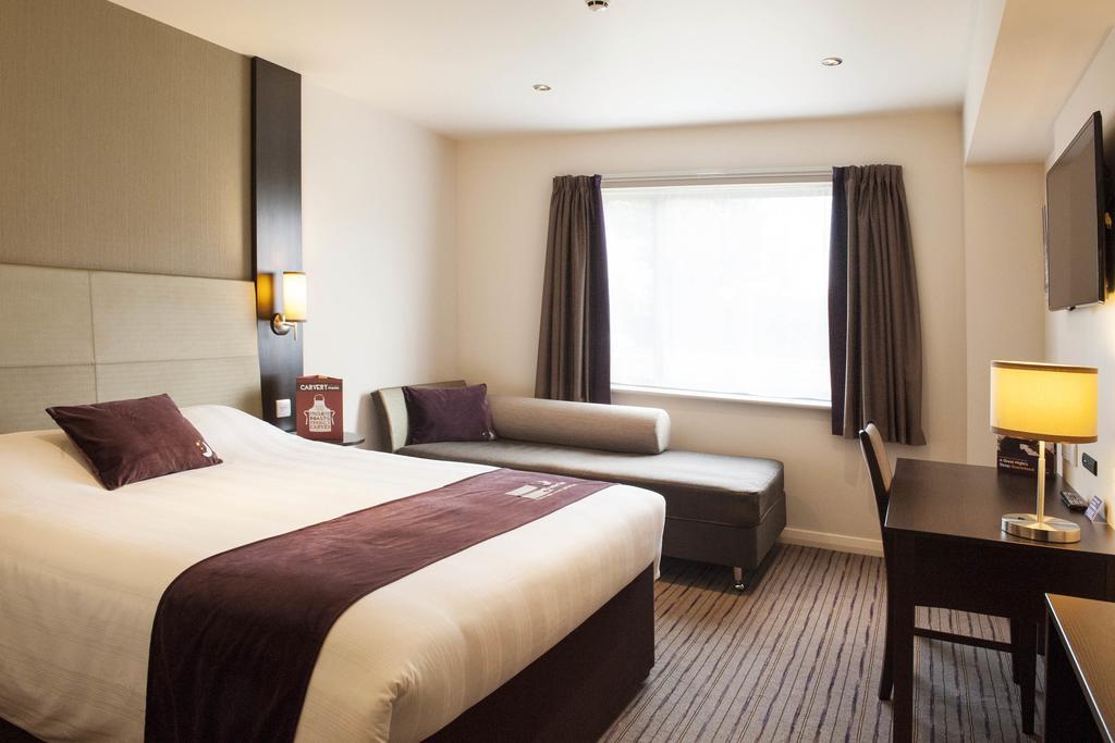 Premier Inn London เบกซ์ลีย์ฮีธ ภายนอก รูปภาพ