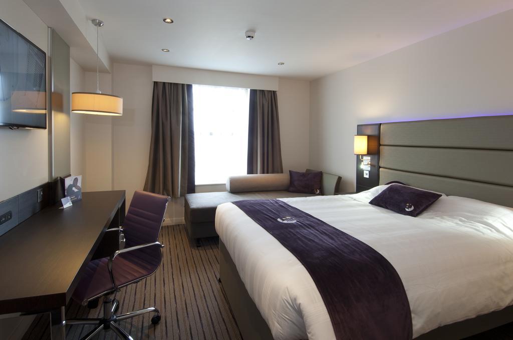 Premier Inn London เบกซ์ลีย์ฮีธ ภายนอก รูปภาพ